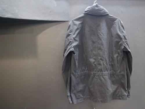 ストーンアイランドのフィールドジャケット