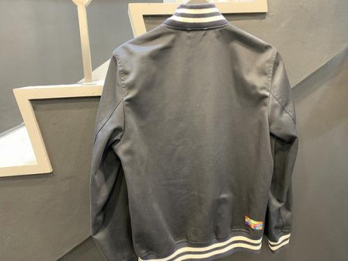 ユニフォームエクスペリメントのスタジャン