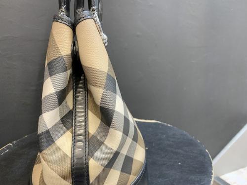 バーバリーのトートバッグ