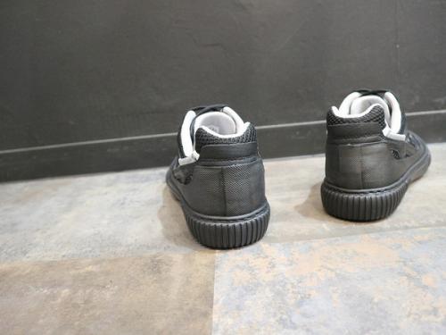 ボスパリスのスニーカー