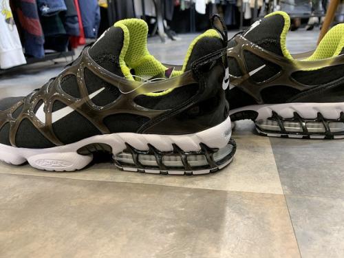 ナイキ×ステューシーのスニーカー