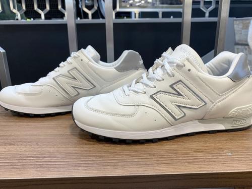 ニューバランスのローカットスニーカー