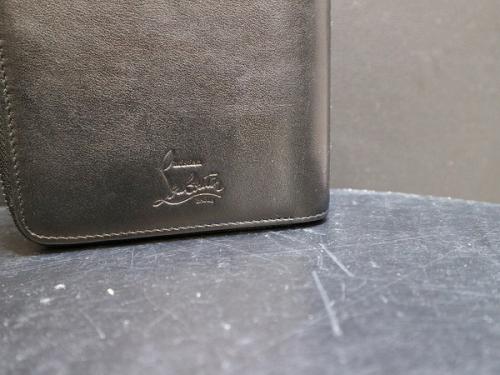 クリスチャンルブタンの財布