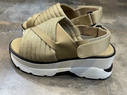 エミアトリエ×スナイデルのスニーカーソールサンダル