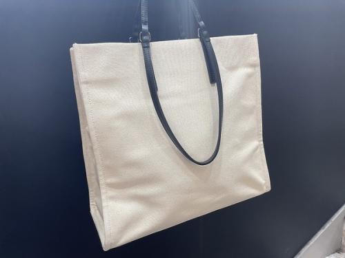 ヤーキのキャンバスレザーコンビ　スクエアトートバッグ