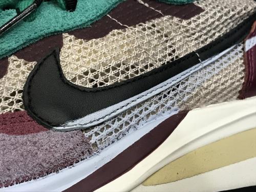 既に名作。コラボスニーカー【Sacai x Nike】の記念すべき第一弾モデルです。