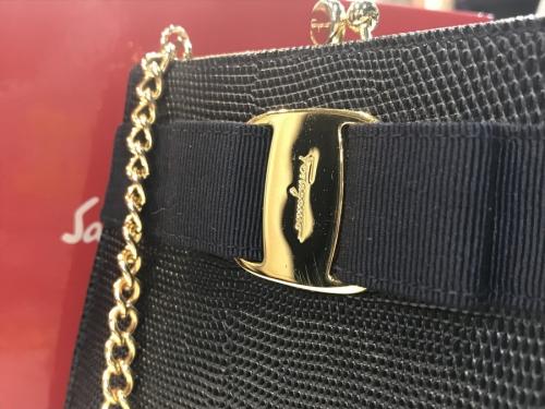 サルヴァトーレ フェラガモのがま口チェーンショルダーバッグ