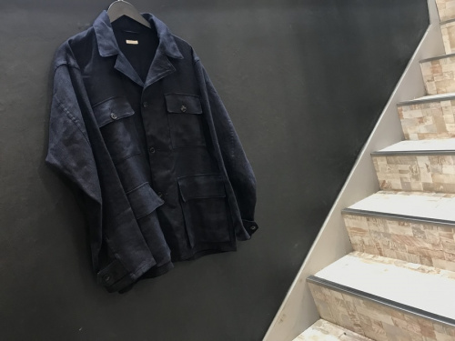 ドメスティックブランドのCOMOLI