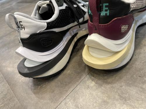 コラボスニーカー