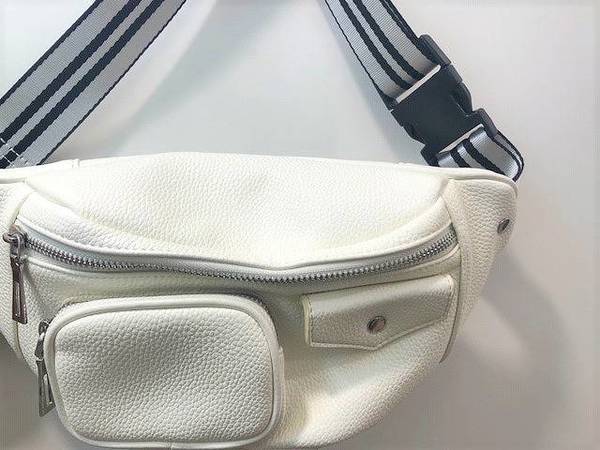 Snidel スナイデル シックで大人っぽいスタイルのブランド ホワイト系小物入荷 08 21発行