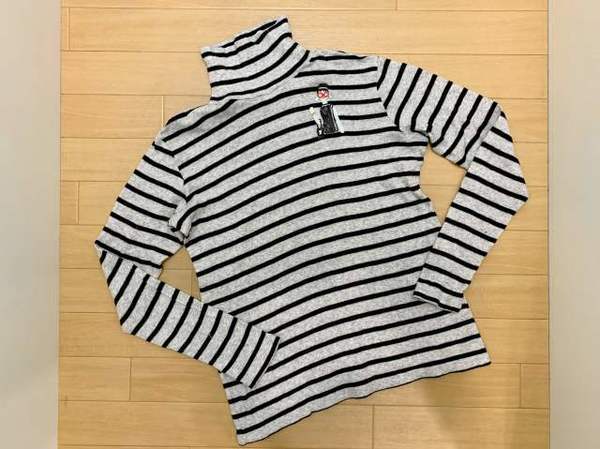 極美品 PICONE 細ボーダー チャーム付 長袖Tシャツ 38 ピッコーネ 極美品 PICONE 細ボーダー チャーム付 長袖Tシャツ 38