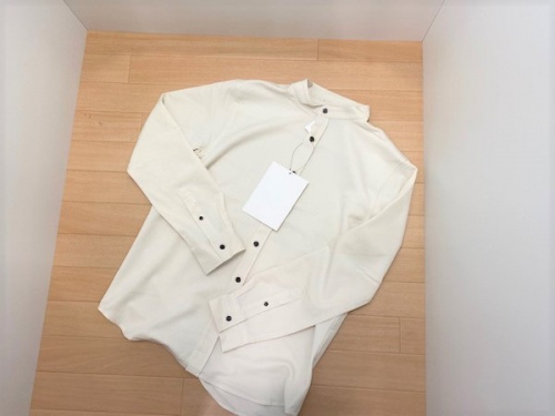 未使用品のシャツ