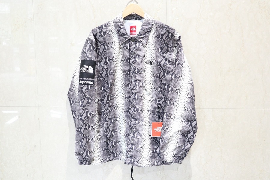 Supreme×The North FaceよりSnakeskin Taped Seam Coaches Jacket が 