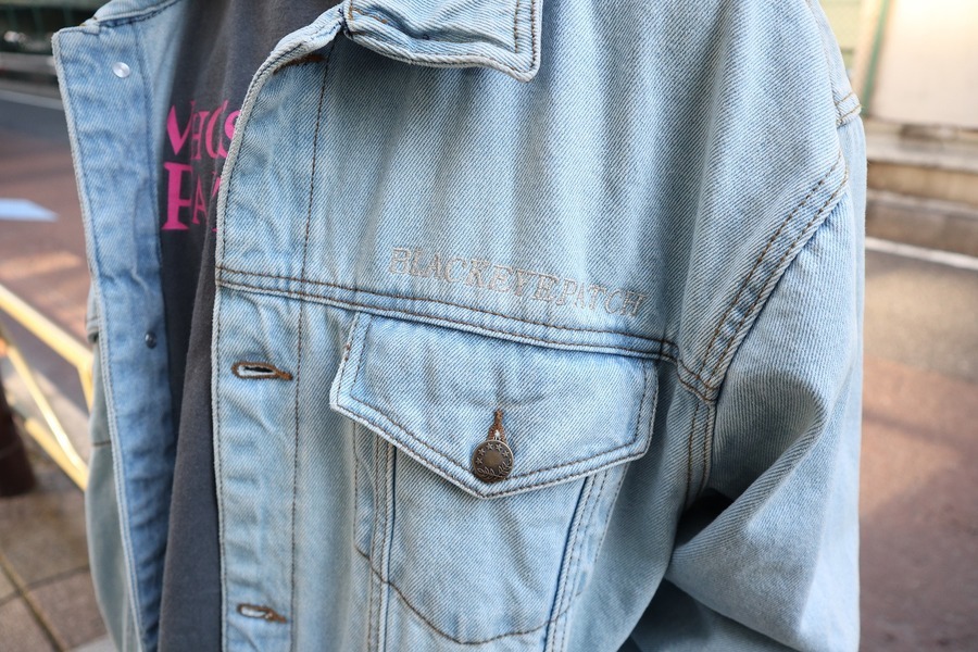 BlackEyePatchによる写真展“RED EYE BLACK CAT”のカプセルコレクション