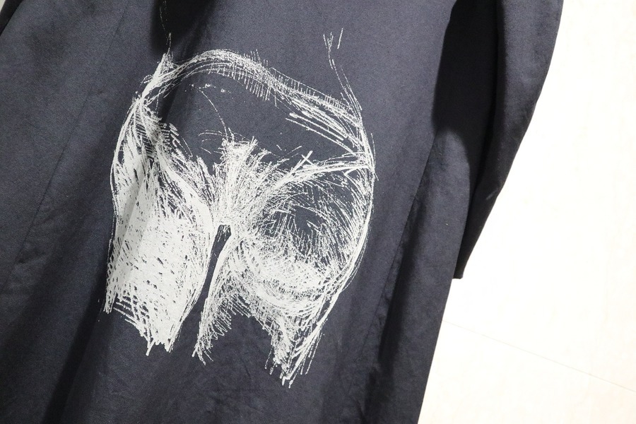 YOHJI YAMAMOTOのシワギャバお尻抜染フードジャケットが入荷しました