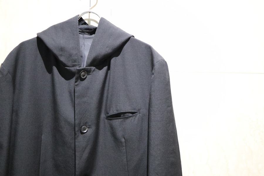 YOHJI YAMAMOTOのシワギャバお尻抜染フードジャケットが入荷しました