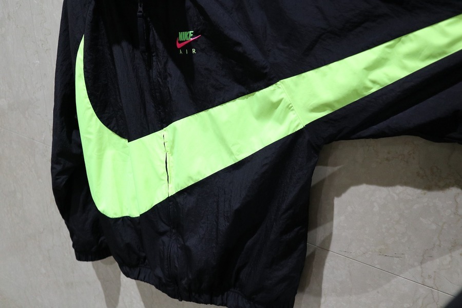 Nike ナイキ よりシティネオンhbrウーブンジャケットが入荷いたしました 19 12 10発行 Nike ナイキ よりシティネオンhbrウーブンジャケットが入荷いたしました 19 12 10発行