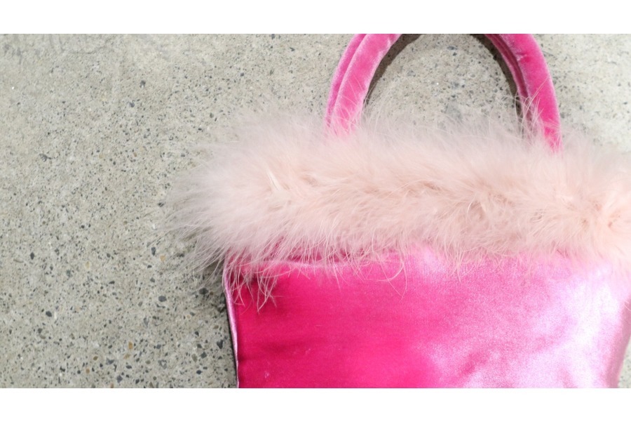 the virgins/ザ・ヴァージンズ】よりfeather vanity bagが入荷致しまし