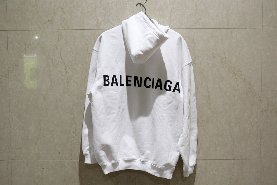 【美品】BALENCIAGA バレンシアガ　バックロゴプリントパーカー