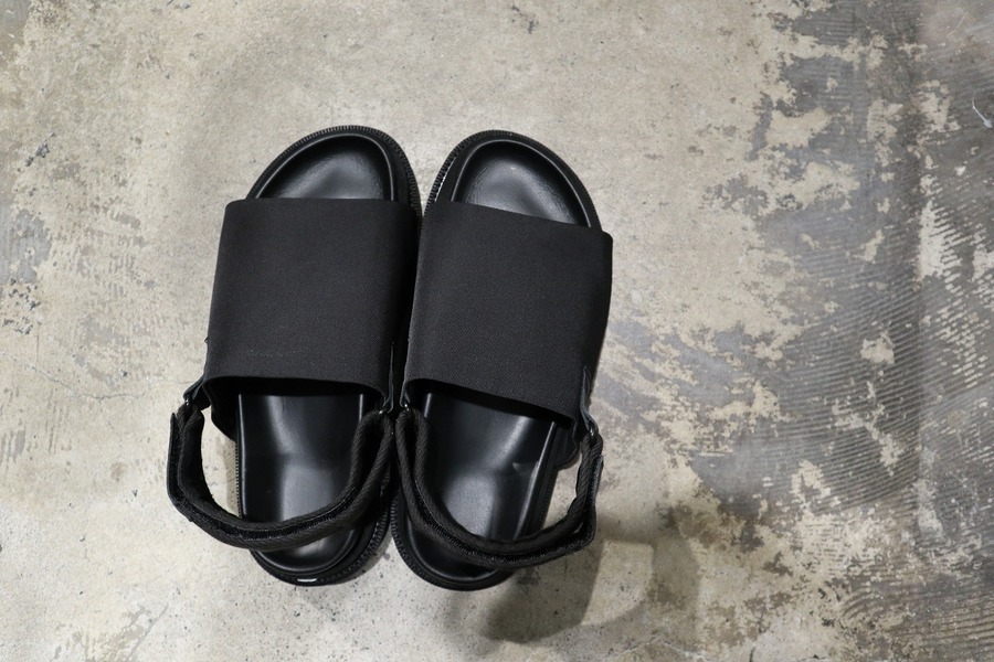 【値下げ】Maison Margiela 厚底スポーツサンダル ブラック Maison Margiela/メゾンマルジェラ】より厚底サンダルが入荷致しました