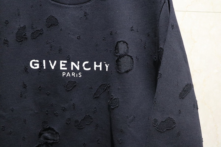 GIVENCHY　デストロイ　スエット