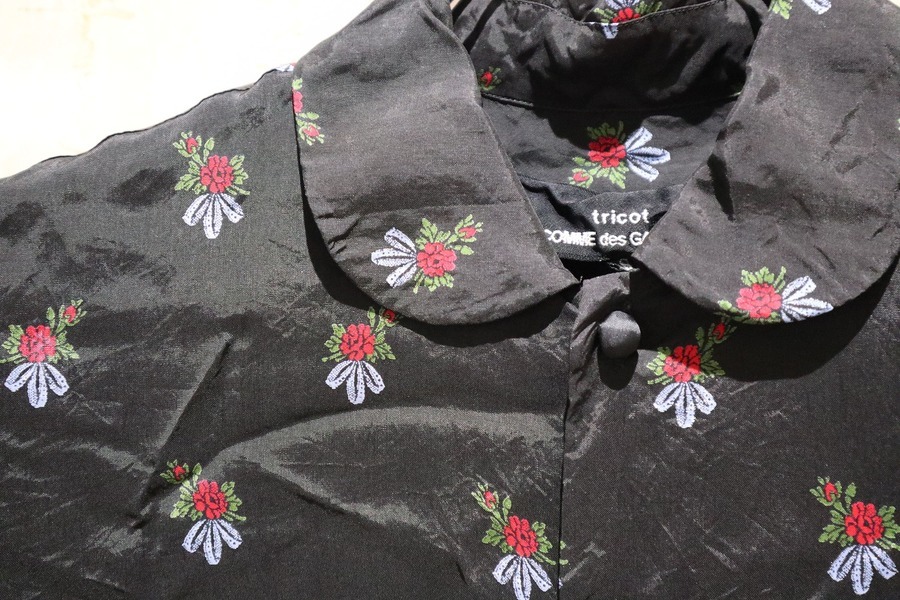 トリココムデギャルソン 花柄 刺繍 シャツ Sサイズ tricot COMME des GARCONS/トリコ コム デ ギャルソン】よりフラワー