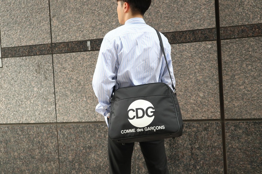 CDG COMME des GARCONS】よりロゴショルダーバッグが入荷致し