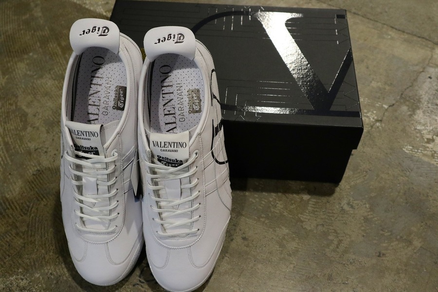 ヴァレンティノ スニーカー 極美品 20aw ヴァレンティノ × オニツカタイガー VALENTINO × Onitsuka
