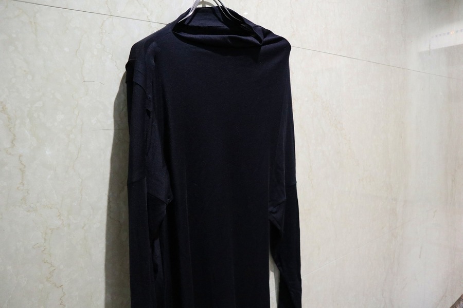 Maison Margiela1/メゾン・マルジェラ】より変形ニット
