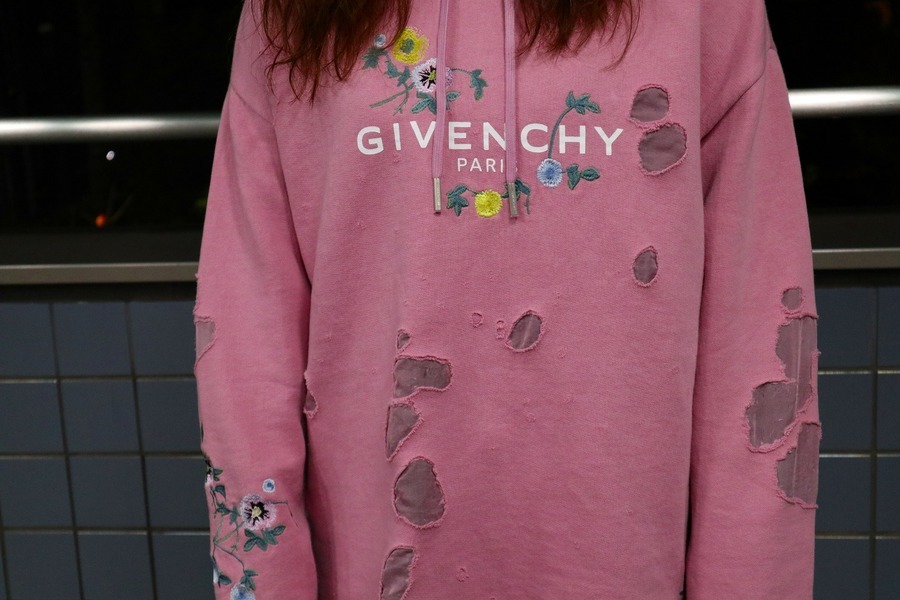 GIVENCHY/ジバンシー】よりデストロイドエンブロイダリー