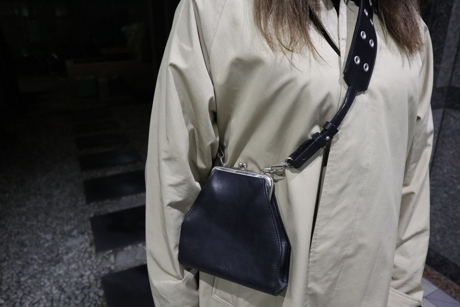 bigotre 黒　ブラック　ビゴター　がまぐち　バッグ　bag ほぼ未使用