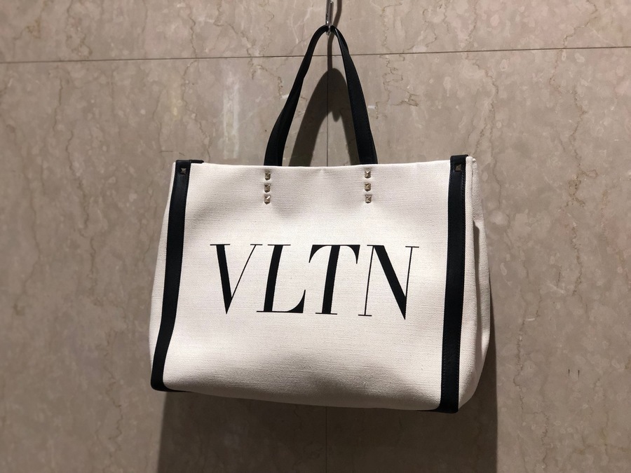 ヴァレンティノ　VLTN トートバッグ　キャンバストート