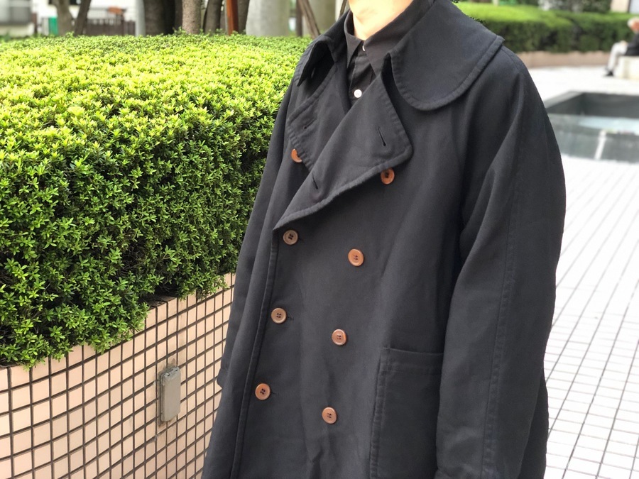 COMME des GARCONS/コムデギャルソン】から風格漂う黒のダブルコートの