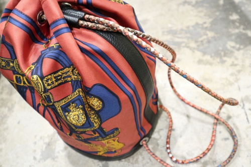 エルメス HERMES ソワクール22 ソワクール 22 BRIDES de GALA 22 巾着バッグ 肩掛け カバン ショルダーバッグ シルク O□刻 ブルー HERMES - エルメス HERMES ソワクール22 ソワクール 22 BRIDES de GALA