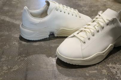 「コラボ・別注アイテムのadidas × OMAC 」