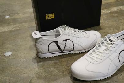 「コラボ・別注アイテムのVALENTINO × onitsuka tiger 」