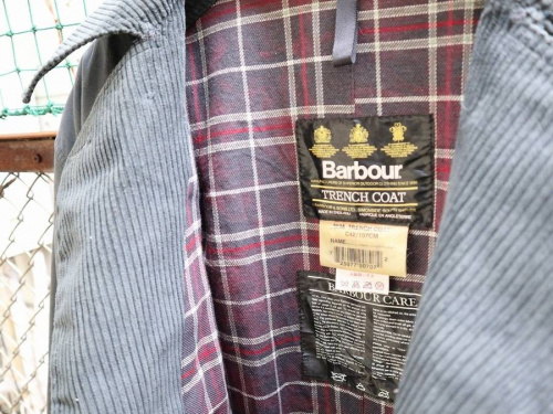 オイルコートのトレンチコート