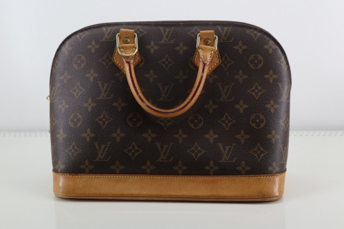 モノグラムのLOUIS VUITTON(ルイ・ヴィトン)