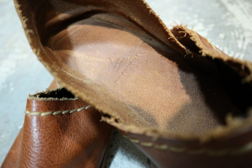 ペトルーシャのレザースリッポン