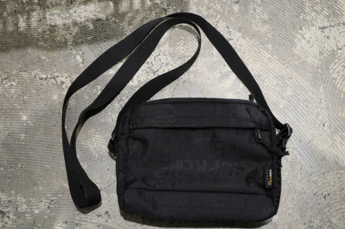 SUPREMEのエイス