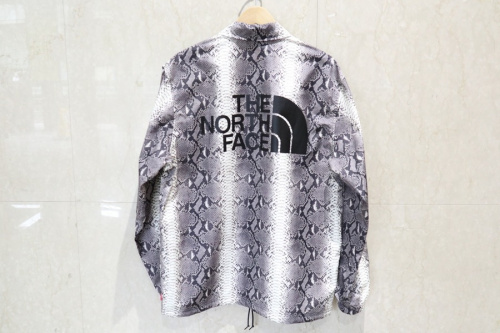 シュプリーム × ノースフェイスのコーチジャケット
