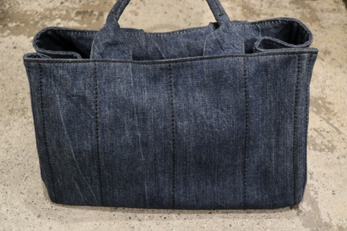 プラダのトートバッグ