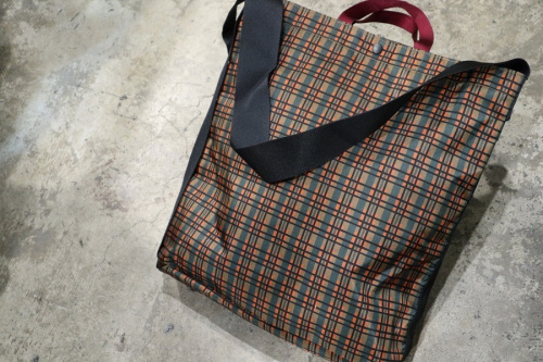 マルニ×ポーターのショルダートートバッグ