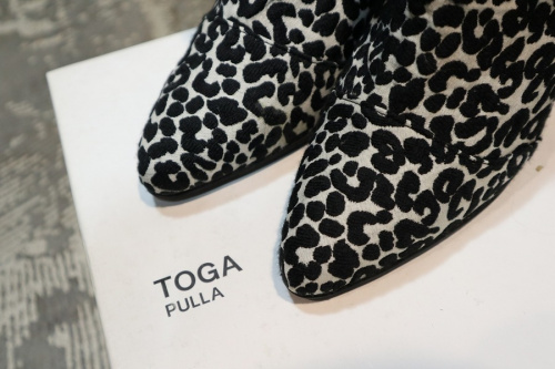 トーガのウェッジソールブーツ