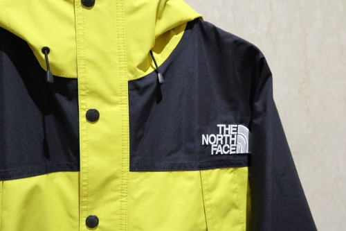 マウンテンライトジャケットのメンズ