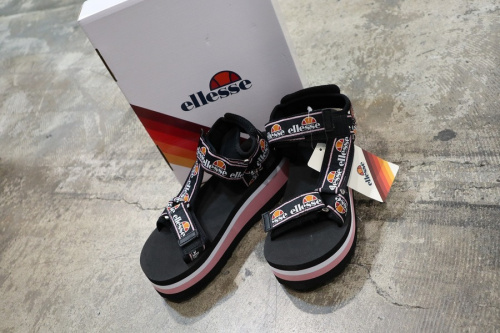 スポーツブランドのellesse