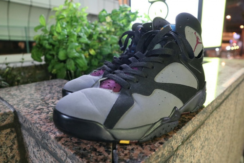 ストリートブランドのNIKE AIR JORDAN 7 RETRO