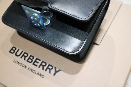 インポートブランドのBURBERRY LONDON