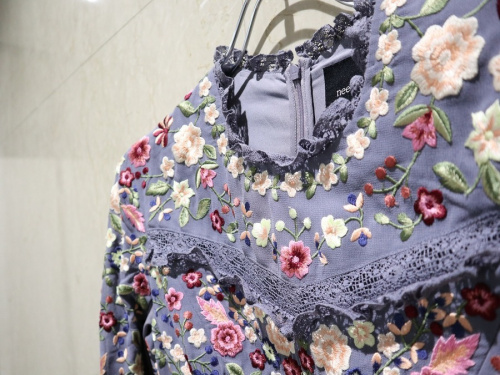 ニードル アンド スレッドのワンピース