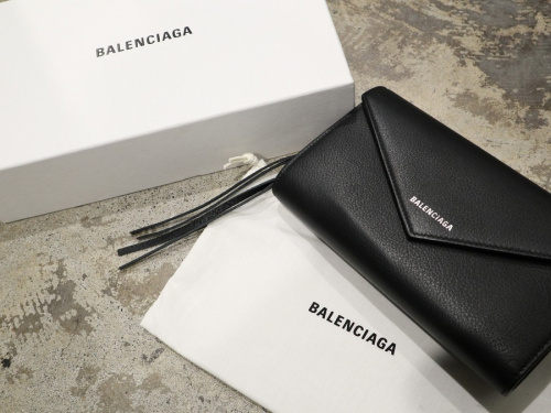 バレンシアガの財布